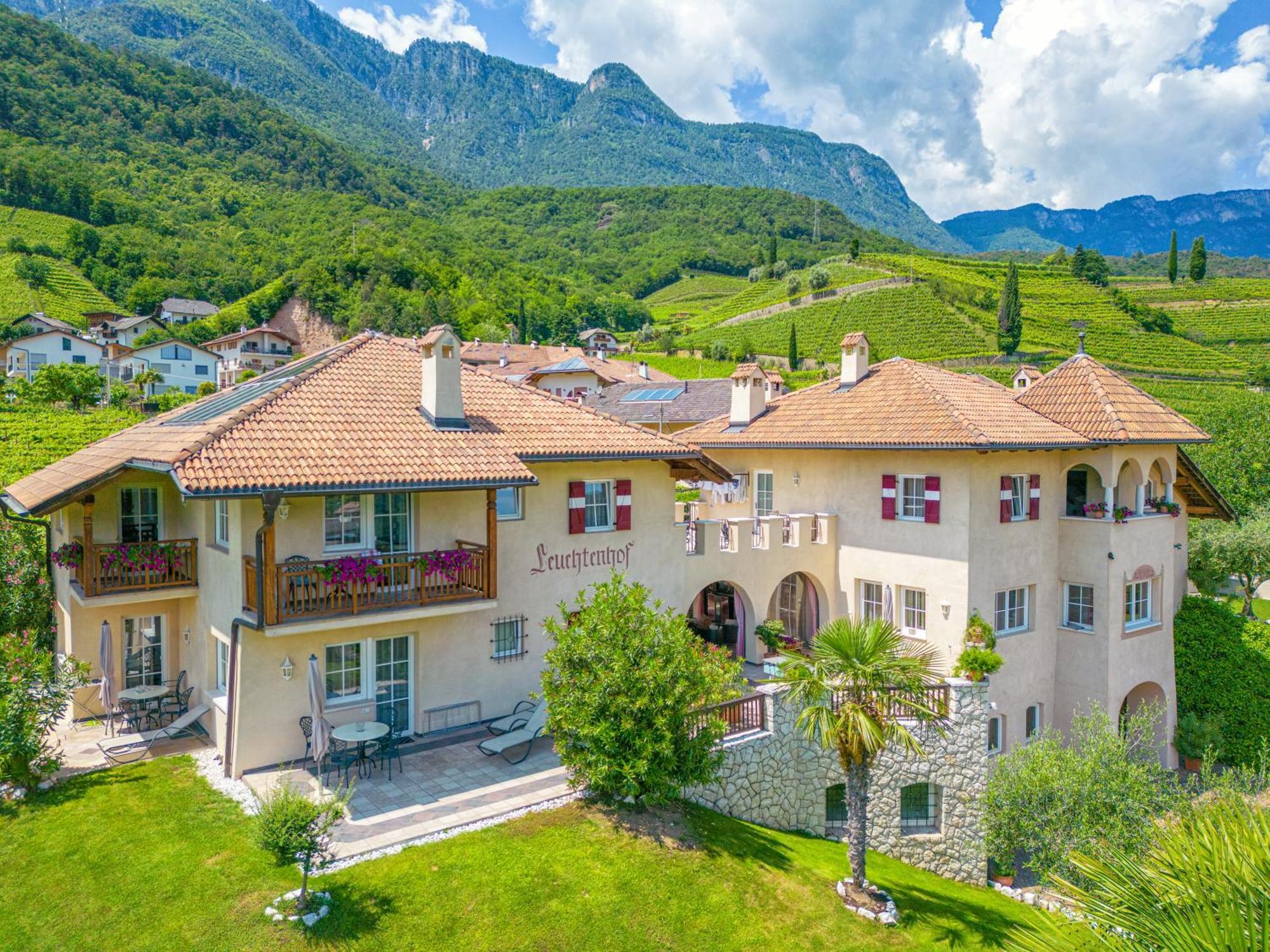 Leuchtenhof Caldaro Exteriör bild