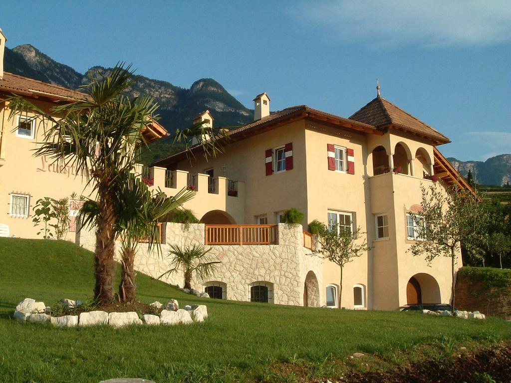 Leuchtenhof Caldaro Exteriör bild
